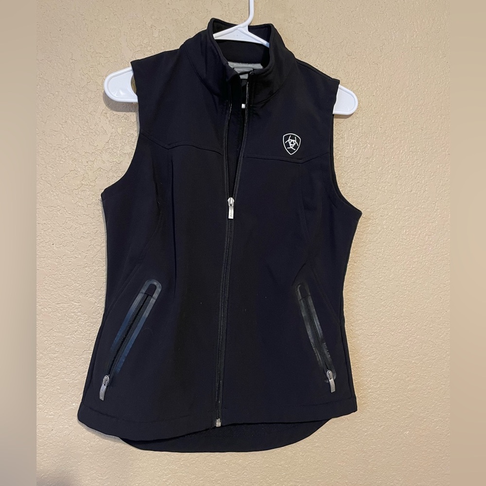 ARIAT BLACK VEST!!!